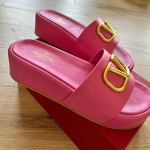 Valentino Garavani leather platform slides size 40